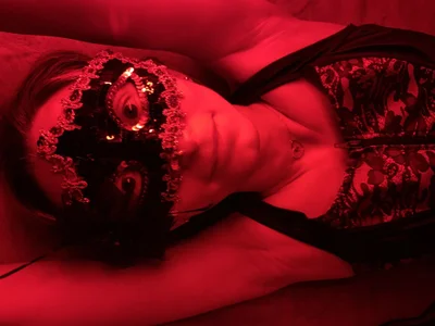 AngelXBuZz Soirée chill rouge Foto