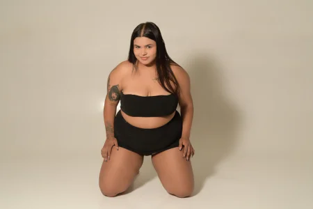 MiiaaVelvet Public Foto