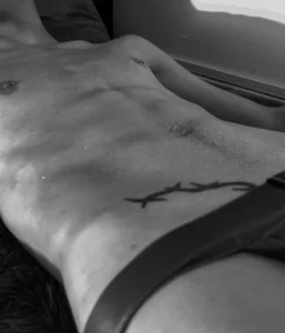 JoshClaarkttのMy heat overflows when I feel you close 🔥🔥🔥の 3枚の写真