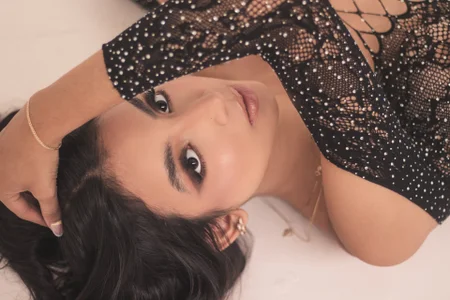 LillyThompson Come Close To Me 💫 Pic 3