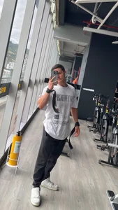 julian_wallace Gym time Pic 2