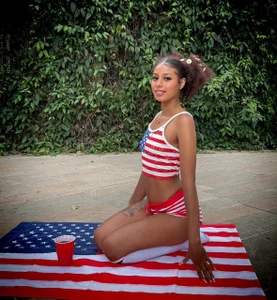 YayaHilton ✨ American Dream Vibes Foto 4