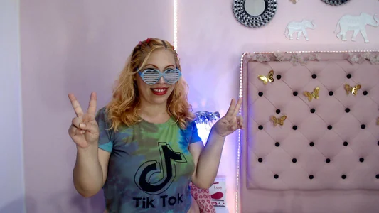 HannahEmmax2 Sexy Hannah Pic 3