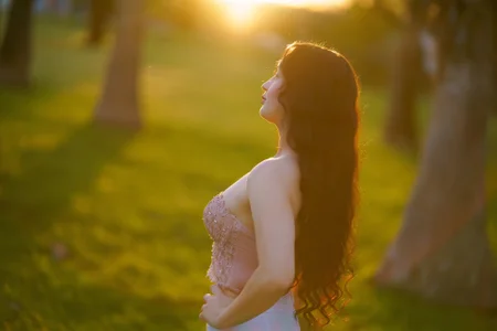 Golden Hour Glow od ZamphyraNightt  5 snímek