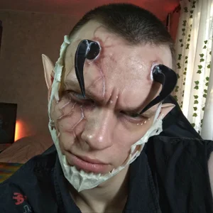 ravi_olleのSELFIE FROM COSTUMED STREAMの 8枚の写真