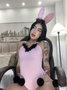 zoee_jackson Naughty Bunny Foto 2