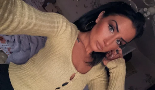 ValayaNoire Public  3টি ছবি