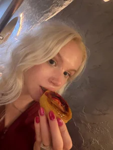 Mia_WaterFall My tongue would prefer you instead of that pie :) Gambar 4