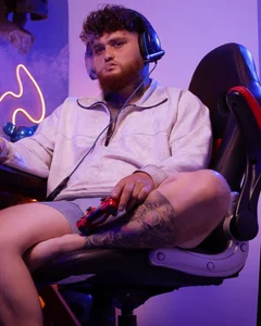 Ragnar_Larssen Control in My Hands 🕹️😈 Poză 5