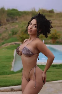 RoseFerrera Make me yours Pic 2