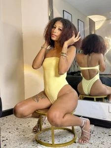 YayaHilton Nanny in Yellow Hình 3