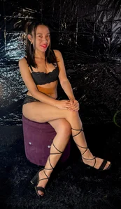 Lunahot68 "I don’t ask for attention… I command it." 😈✨ Hình 4