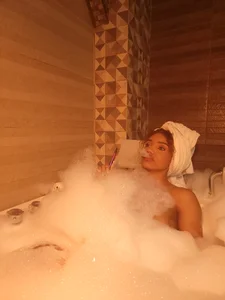 Helena-Fits Jacuzzi Pic 4