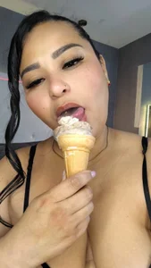 ClarigilのDo you want me to suck your cock like this?の 2枚の写真