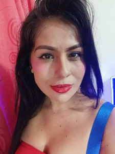 sharlotte_msの"Blue & Red: A Double-Color Temptation 🔥💙❤️"の枚の写真