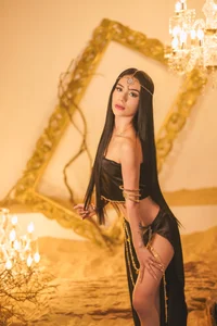 CristalCornner_ ✨👑 The Golden Goddess Pic 3