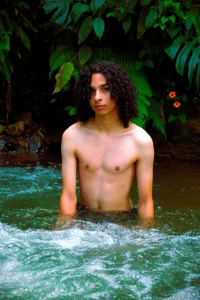 flow like water de Dann-Winner  2 photos