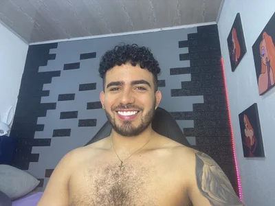 adamhairyのadam smilesの枚の写真