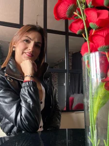 letiziia_sky1 Come are going to talk and for dessert good kisses Foto 2