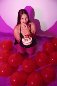 LEYNABRAUN 🥰 Warning: this birthday girl is not touched… she is desired 😏🎂  6. fénykép