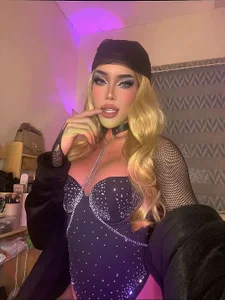 Premium_Womanhood kullanıcısının 💋✨ albümü -  2 fotoğraf