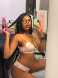 Spicy...! 🔥💦 de VickyyStone  2 Imagens