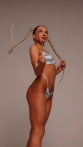 Nicole_HamptonのPublicの 3枚の写真