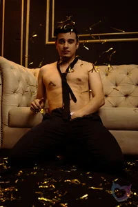 Maximo__ Let's go on a luxurious date . fénykép