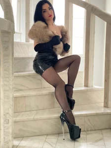 VivianReeve The Seduction You Can’t Afford to Resist. Pic 4