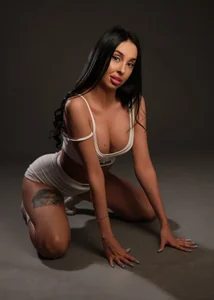 Easy look today. 👄🤍😏 de KairaAndrews  2 Imagens