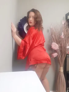 BrendaSkye RED CLOTHES AND SEXY MOOVES 사진 4