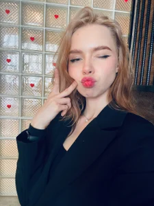 GlitchyDolly Business Woman Pic 5