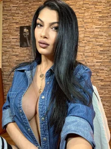 KiraDesiraのSexyの 9枚の写真