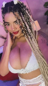 MalaikaBrown kullanıcısının Shining like an angel ✨💥 albümü -  4 fotoğraf