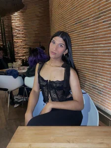 Bianca_baldwin_のMore photos of meの 2枚の写真