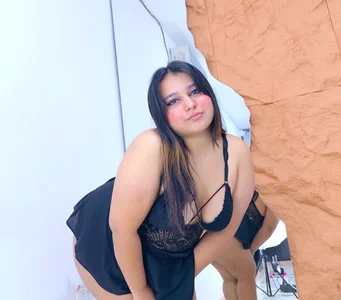 IvannaaVega: The girl in hot black 🔥😳 ( 2 фото)