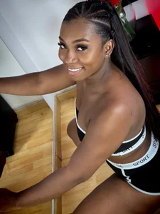 NaomyDixxon's XXX Nude Photo 5