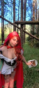 Little red riding hood lost in the forest #public #cosplay de i_am_nina_  photos