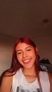 Bella de DaphneHaris  2 Imagens