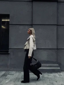 WavaHessler Walk in WOLFSTREET - {count, plural, one {תמונה אחת} two {שתי תמונות} many {# תמונות} other {# תמונות}}