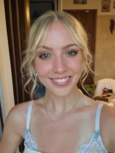 Lucy_Cutie_ Public Pic 4