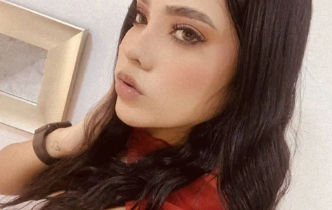 VioletaJhons Casual me👀 Pic