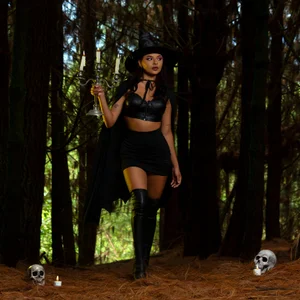 DahianaWalcott Halloween 2024 টি ছবি