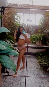 Sophia_wilsonn_ Every word you speak is an invitation to a world of unimaginable pleasure. Foto 2