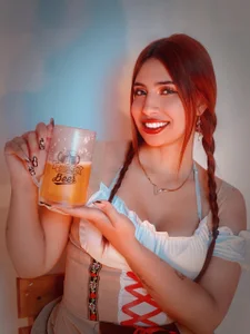 Tammy_Blackk let's drink beer together Pic