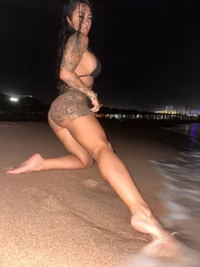 RileyNox Me or the beach? Foto 3