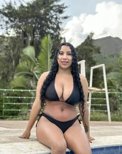 In the pool de serena_willow Foto 4