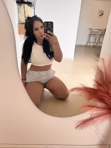 Dakota_diaz_ kullanıcısının Who I really am, without filters or makeup. Perfectly imperfect. albümü -  8 fotoğraf