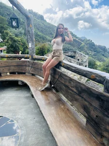 GoldenVeronica's photo