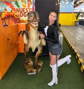 Aleja_bloom A little out of here 😍 Gambar 2